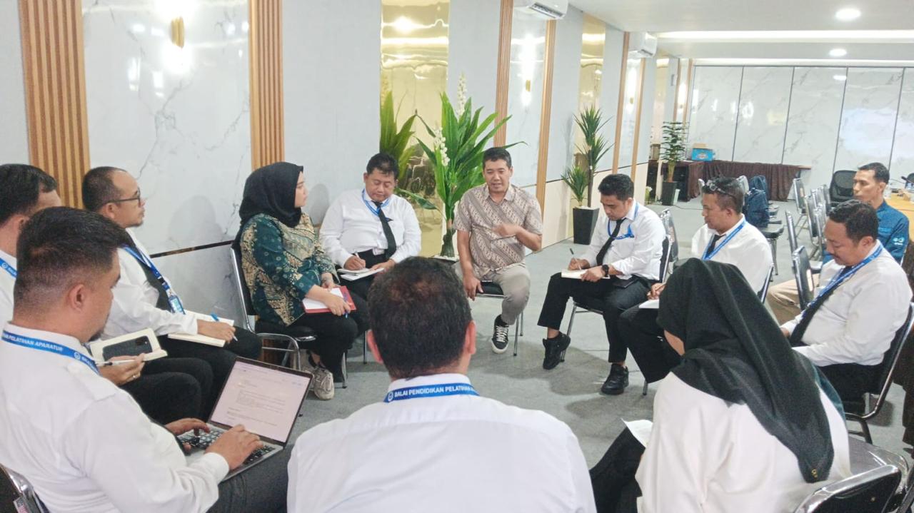 Peserta Locus Studi mengikuti pemaparan materi